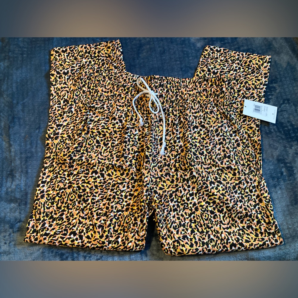 Hurley,large,new with tags,comfy,drawstring, cuffed bottom, animal print - Picture 8 of 10